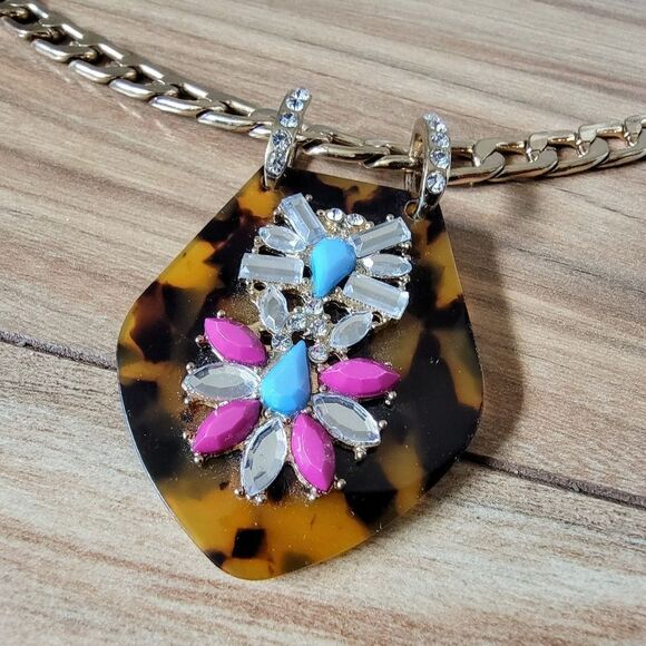 Tortoise Shell Acrylic Bejewled Curb Chain Pendant Necklace - Picture 4 of 11